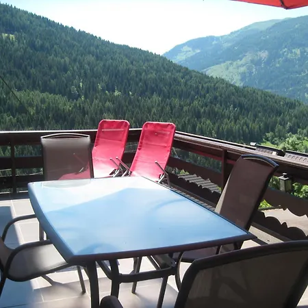 Guest house Chalet Catton Four Bedroom Appartement Near Bad Kleinkirchheim