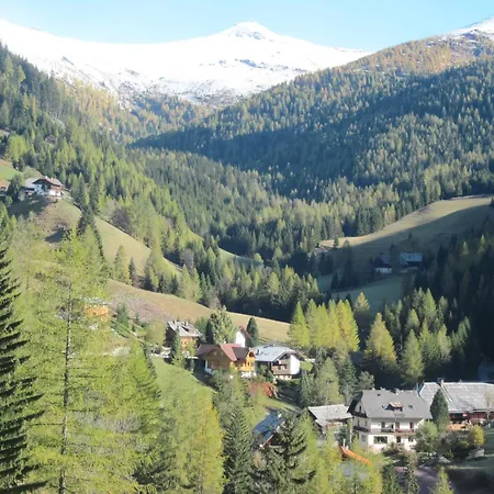 Chalet Catton Four Bedroom Appartement Near Bad Kleinkirchheim Guest house