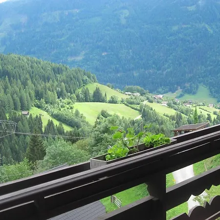 Guest house Chalet Catton Four Bedroom Appartement Near Bad Kleinkirchheim